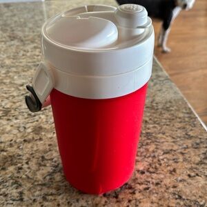 Red Igloo 1/2 gallon jug